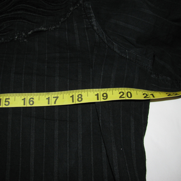 Roar SS Black Embroidered 2 sided Button up LARGE - Picture 6 of 7